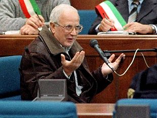 e-morto-raffaele-cutolo-o-professore-capo-storico-della-camorra-aveva-ispirato-anche-una-canzone-di-de-andre