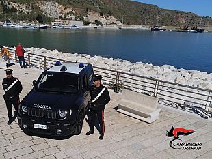 sicilia/castellammare-del-golfo-sorpresi-a-rubare-allinterno-di-un-camper-arrestati-dai-carabinieri-due-uomini