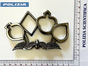 tenta-ingresso-allo-stadio-con-un-tirapugni-denunciato-un-diciassettenne