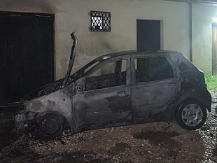 partanna-a-fuoco-auto-dellassociazione-di-volontariato-maria-eleonora