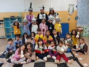 mazara-ic-pirandello-bonsignore-successo-per-il-progetto-giocomotricita-su-scacchiera-gigante