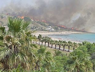 incendio-a-menfi-fiamme-sulla-collina-di-cipollazzo-evacuazioni-in-corso