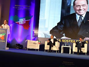 berlusconi-parla-alla-convention-di-forza-italia-a-mazara-del-vallo