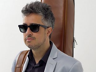 marsala-al-teatro-sollima-francesco-tizianel-si-esibisce-con-sua-chitarra-a-7-corde