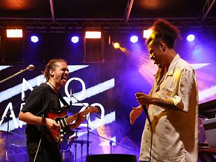mezzo-festival-un-inizio-travolgente-tra-grande-musica-e-sorprese-sul-palco
