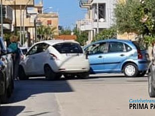 due-auto-si-scontrano-tra-la-vie-caracci-e-toti-nessun-ferito