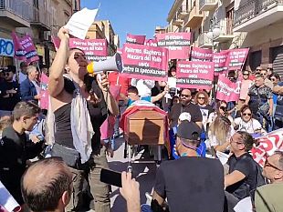 mazara/mazara-circa-2500-persone-hanno-protestato-contro-il-caro-bollette