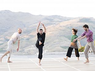 virgilio-sieni-porta-a-segesta-il-suo-monito-contro-ogni-guerra