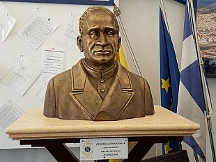 video-inaugurato-alla-lega-navale-di-mazara-il-nuovo-piedistallo-per-il-busto-di-g-b-quinci