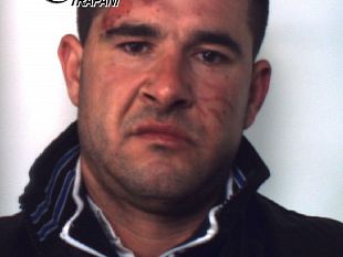 trapani-si-scaglia-contro-i-carabinieri-armato-di-crick-bloccato-e-arrestato-trentaquattrenne-trapanese