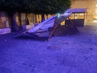 nuovo-atto-vandalico-completamente-distrutta-una-delle-casette-del-mercato-solidale