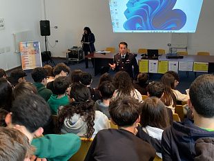 cyberbullismo-e-sicurezza-informatica-incontri-della-polizia-nelle-scuole-alcamesi