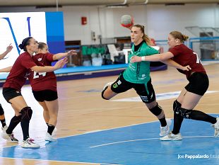 pallamano-le-arpie-di-erice-strapazzano-la-handball-trapani-il-derby-finisce-14-40
