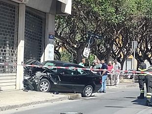 trapani-morto-luomo-che-si-schianto-contro-la-vetrina-di-un-negozio