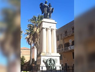 alcamo-domani-1-febbraio-il-monumento-ai-caduti-sara-illuminato-di-blu