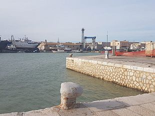 mazara-porto-canale-rimossi-4-relitti-si-attende-lavvio-del-tanto-atteso-dragaggio-forse-novita-restano-interrogativi