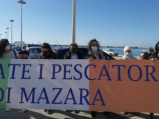 disperazione-delle-donne-dei-pescatori-tunisini-sequestrati-a-bengasi-non-ci-e-stato-concessa-la-telefonata-i-nostri-uomini-lavorano-a-mazara-da-oltre-30-anni