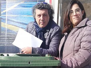 libero-futuro-ed-il-comitato-genitori-consegnano-alle-scuole-i-bidoni-della-legalita