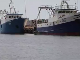 video-dei-pescherecci-mazaresi-sequestrati-a-bengasi-video-in-esclusiva-dalla-marina-libica