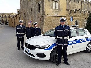 partanna-una-nuova-autovettura-assegnata-in-dotazione-alla-polizia-municipale