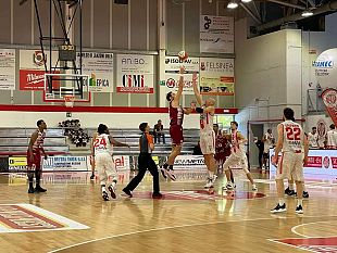 trapani/pallacanestro-trapani-piu-forte-della-sfortuna-super-corbett-abbatte-cento