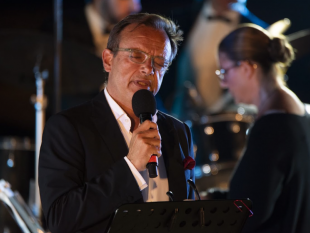 trapani-gianluca-guidi-rende-omaggio-a-lelio-luttazzi-swing-e-grandi-classici-al-teatro-di-stefano