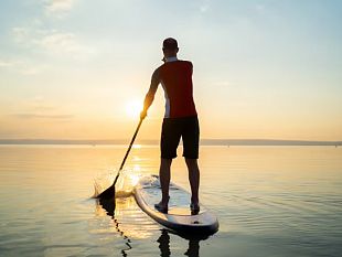paura-a-triscina-trascinate-al-largo-sul-sup-salvate-da-due-ragazzi-in-moto-dacqua