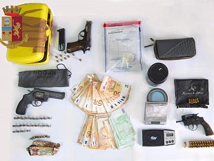 marsala/blitz-della-polizia-di-stato-a-marsala-sequestrati-droga-e-armi