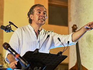 mazara-molto-apprezzato-lo-spettacolo-lisola-nellisola-con-rosario-lisma-e-i-musicanti-di-gregorio-caimi