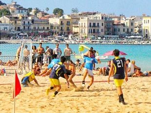 san-vito-lo-capo-dal-12-al-14-luglio-ospitera-levento-sportivo-beach-soccer-tour