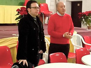 incontro-nei-locali-dell-associazione-il-risveglio-in-contrada-terrenove-bambina-con-il-candidato-alle-primarie-del-partito-democratico-alberto-di-girolamo