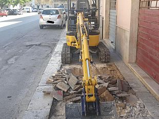 trapani-3-squadre-al-lavoro-per-riparare-marciapiedi-ed-eliminare-buche-stradali