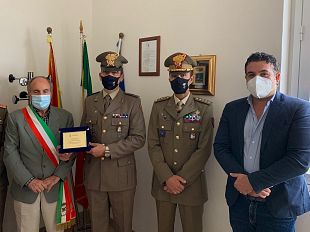 custonaci-il-caporal-maggiore-gaspare-piazza-premiato-dal-sindaco-morfino