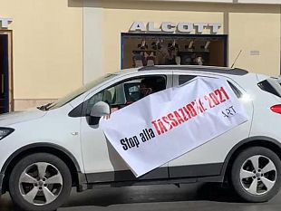 video-protesta-dei-ristoratori-trapanesi-corteo-di-auto-in-via-fardella