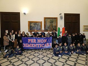 celebrata-la-giornata-della-memoria-in-memoria-delle-vittime-dellolocausto