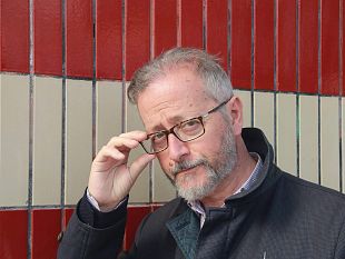 sabato-al-tempio-di-segesta-lo-scrittore-de-silva