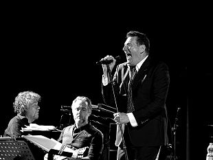 tony-hadley-conquista-la-scena-al-parco-archeologico-di-selinunte