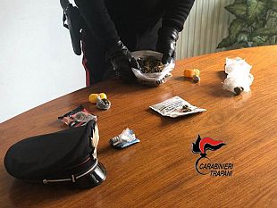 alcamo-donna-arrestata-si-trovava-sulla-sua-auto-con-un-sacchetto-di-marijuana