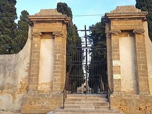 enza-viola-presenta-una-mozione-sui-loculi-cimiteriali-non-ancora-assegnati-e-su-varie-problematiche