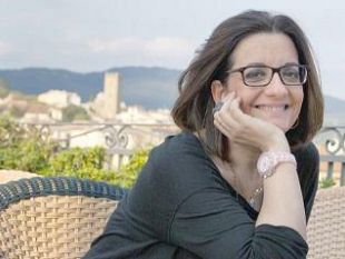 la-scrittrice-catena-fiorello-presenta-il-libro-un-padre-e-un-padre