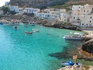 grandissima-affluenza-di-turisti-per-il-1-maggio-alle-egadi-corse-straordinarie-degli-aliscafi-e-500-ingressi-allo-stabilimento-florio