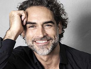 lattore-sergio-muniz-a-trapani-per-la-nuova-collezione-del-brand-aeronautica-militare