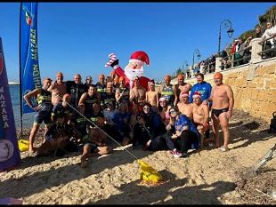 bagno-di-inizio-anno-degli-atleti-del-triathlon-mazara