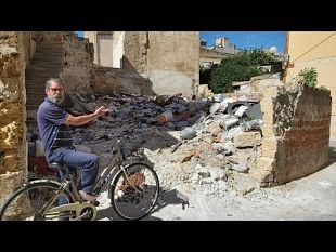 mazara-discarica-a-vista-turisti-in-pieno-centro-storico