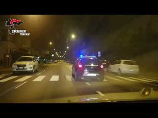 girava-con-scala-e-attrezzi-per-cambiare-i-cartelli-stradali-fermato-e-denunciato-ad-alcamo