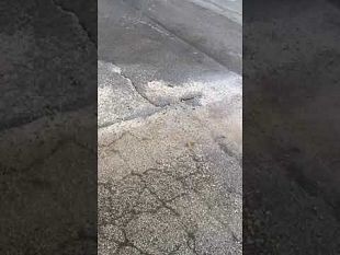 il-lettore-segnala-fognature-e-strada-a-rischio-crollo-in-via-caravaglios