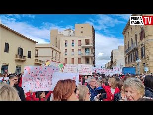 mazara-in-tanti-presenti-al-corteo-per-dire-basta-alla-violenza-sulle-donne