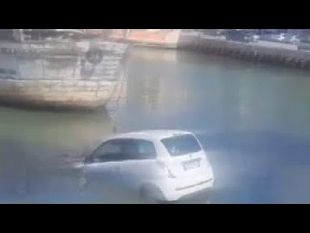 mazara/mazara-auto-precipita-dentro-il-fiume-mazaro