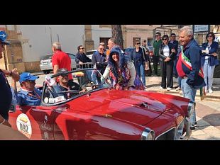 grande-entusiasmo-a-partanna-per-il-passaggio-del-giro-di-sicilia-auto-storiche