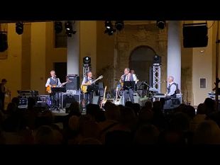 mazara/estate-mazarese-grande-successo-per-il-concerto-the-beatles-red-and-blue